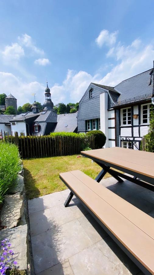 Holiday House Burgblick2 With Garden - Vosproperties Monschau Kültér fotó